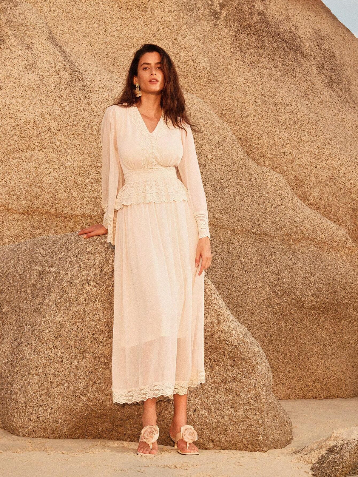 Colmar - Vestido de Chiffon com Detalhes em Renda Francesa