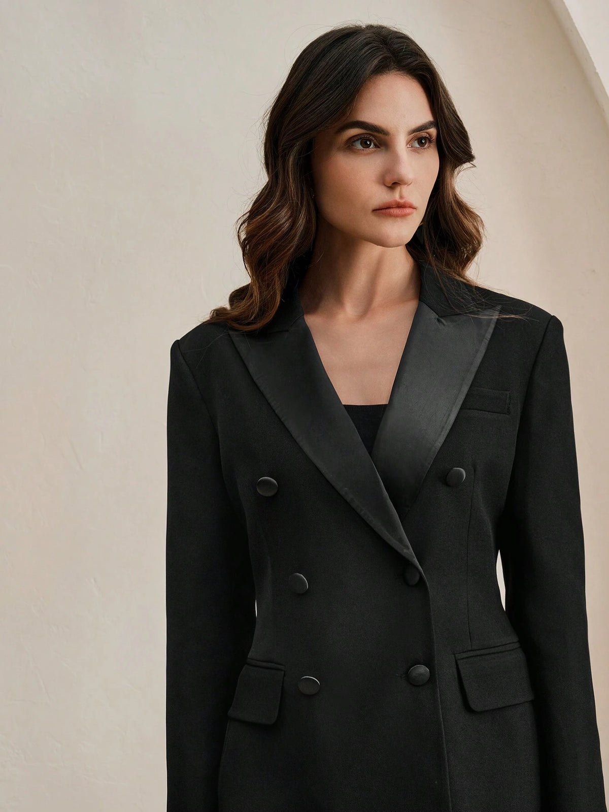 Blazer Preto de Cetim Elegante Feminino