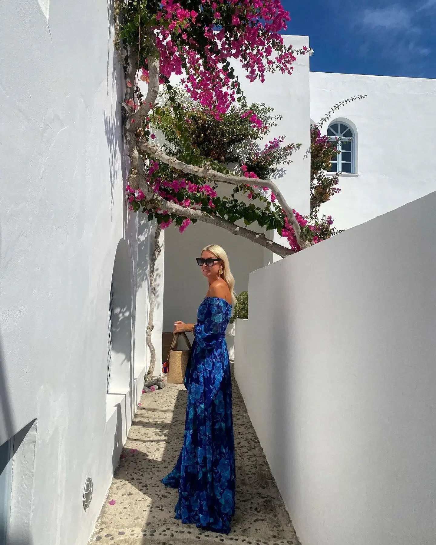 Vestido Duda – Azul Floral com Decote Ciganinha