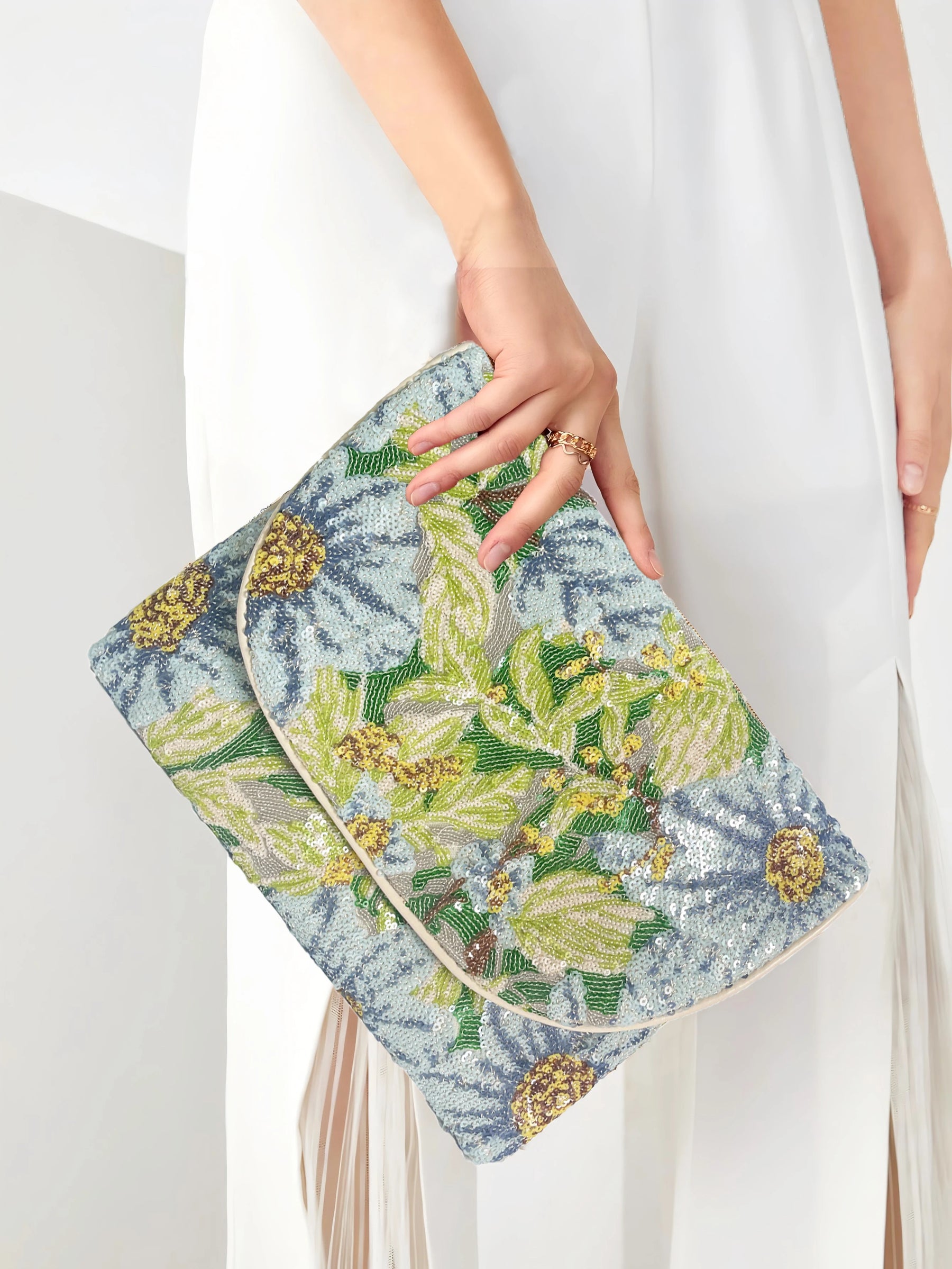 Bolsa Feminina Valentina – Bolsa Envelope Elegante com Bordado Floral e Lantejoulas