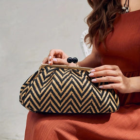 Bolsa Charlotte – Elegância Vintage com Estampa Atemporal